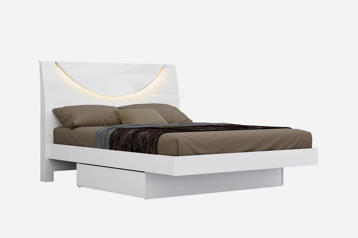 Four Piece White Solid and Manufactured Wood Bedroom Set With Mirror